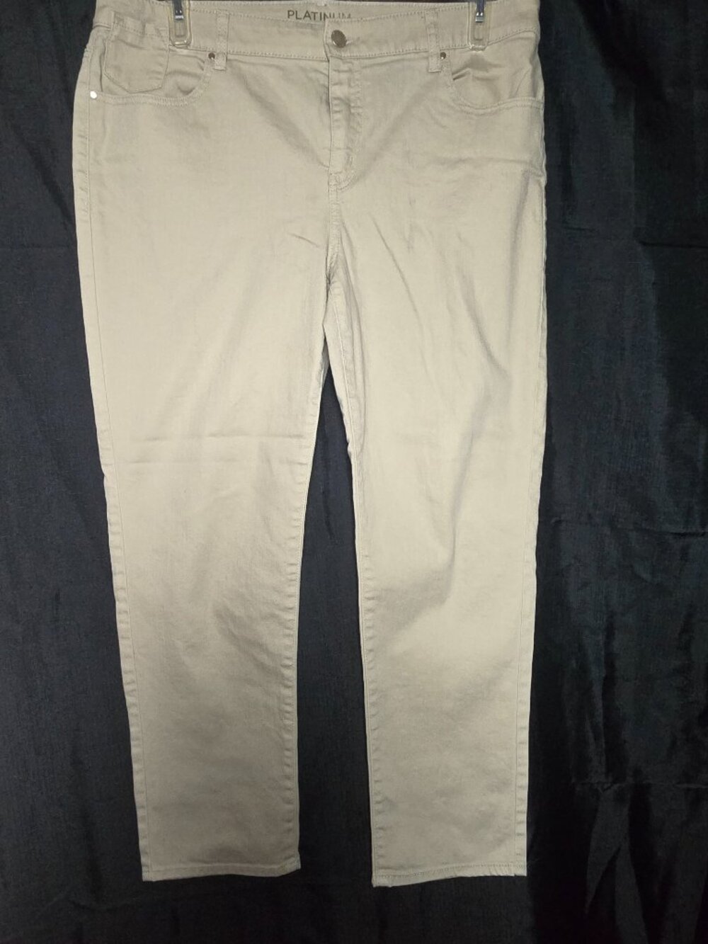 Chico’s Platinum Tan Ankle Jeans Embroidered Pockets Size 2.5